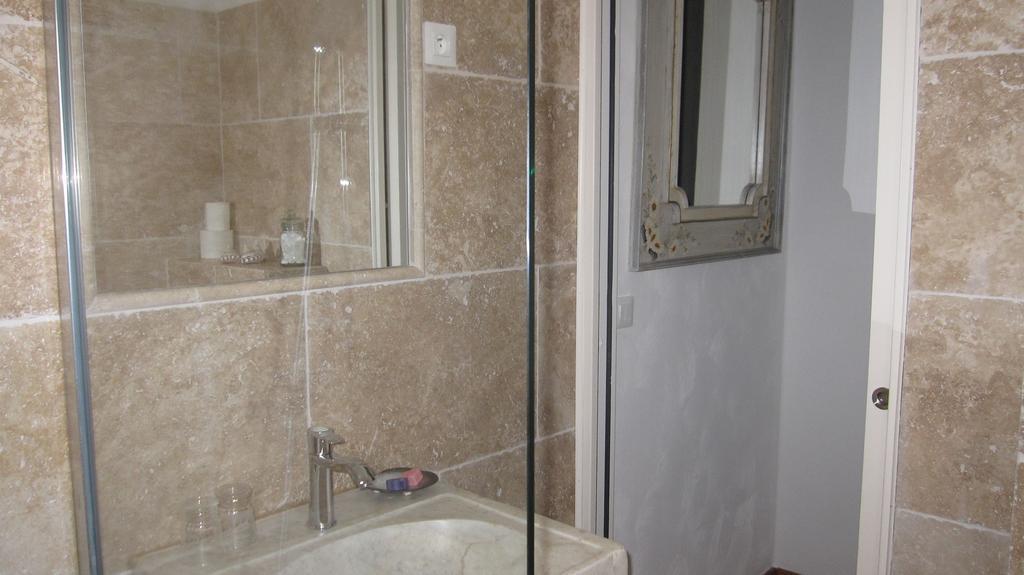 Les Hauts Des Materonnes Tourves Room photo