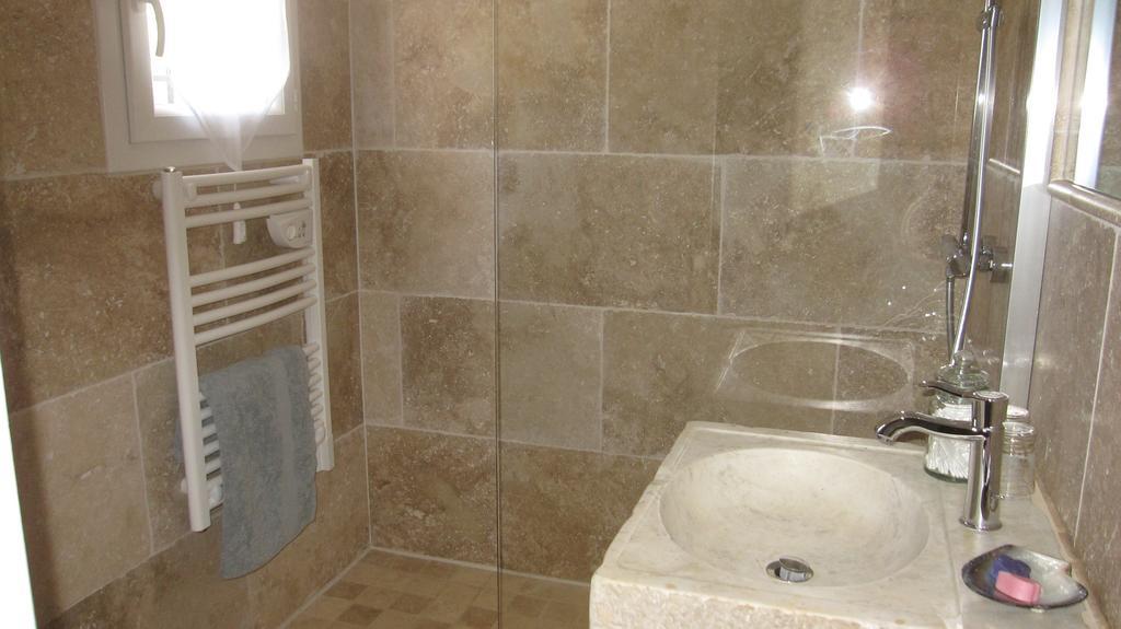 Les Hauts Des Materonnes Tourves Room photo